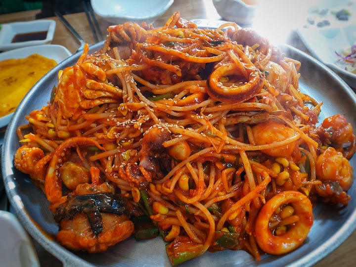Mujinjang Seafood Stew representative photo