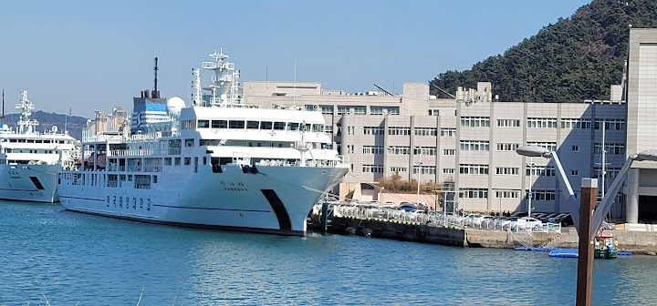 Korea Maritime & Ocean University (KMOU) representative photo