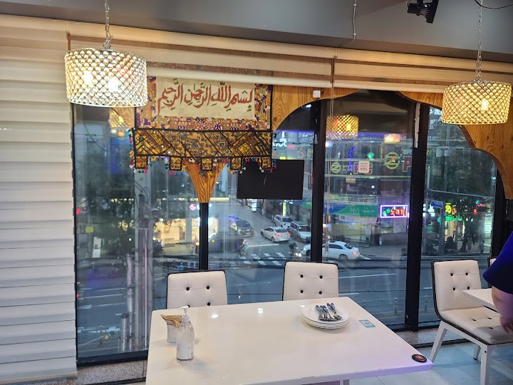 New Saladin Halal Restaurant representative photo
