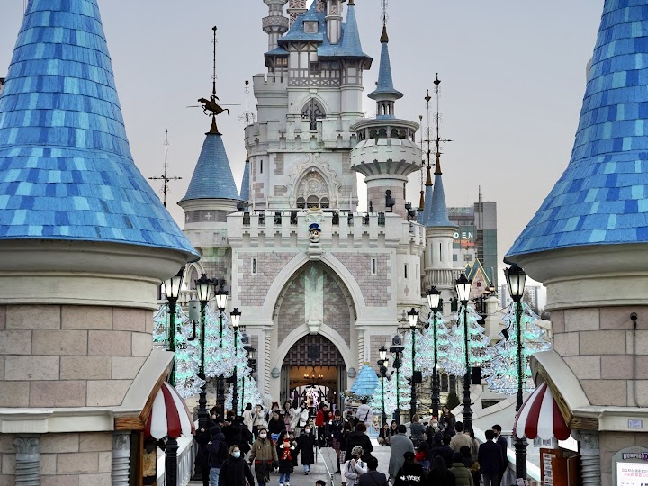 Lotte World representative photo